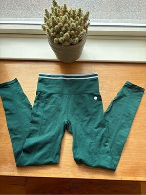 Beautiful NWOT Penn Athletic Emerald Green Leggings for Tennis Pickleball Etc